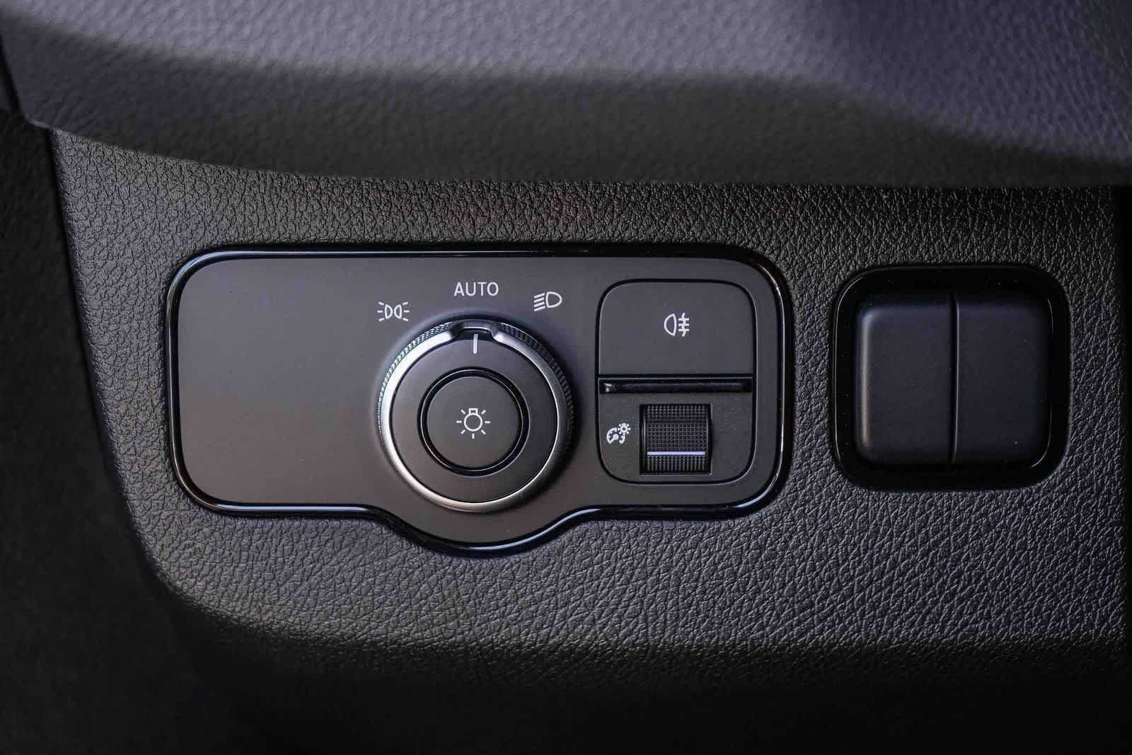 New 2026 Arctic White Mercedes-Benz RWD 2.0L I4 Diesel Turbocharged High Output image 60
