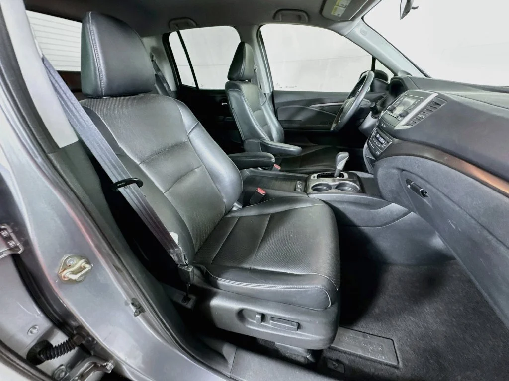 Used 2017 Modern Steel Metallic Honda RTL image 33