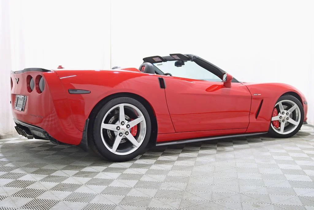 Used 2005 Red Chevrolet Base image 8