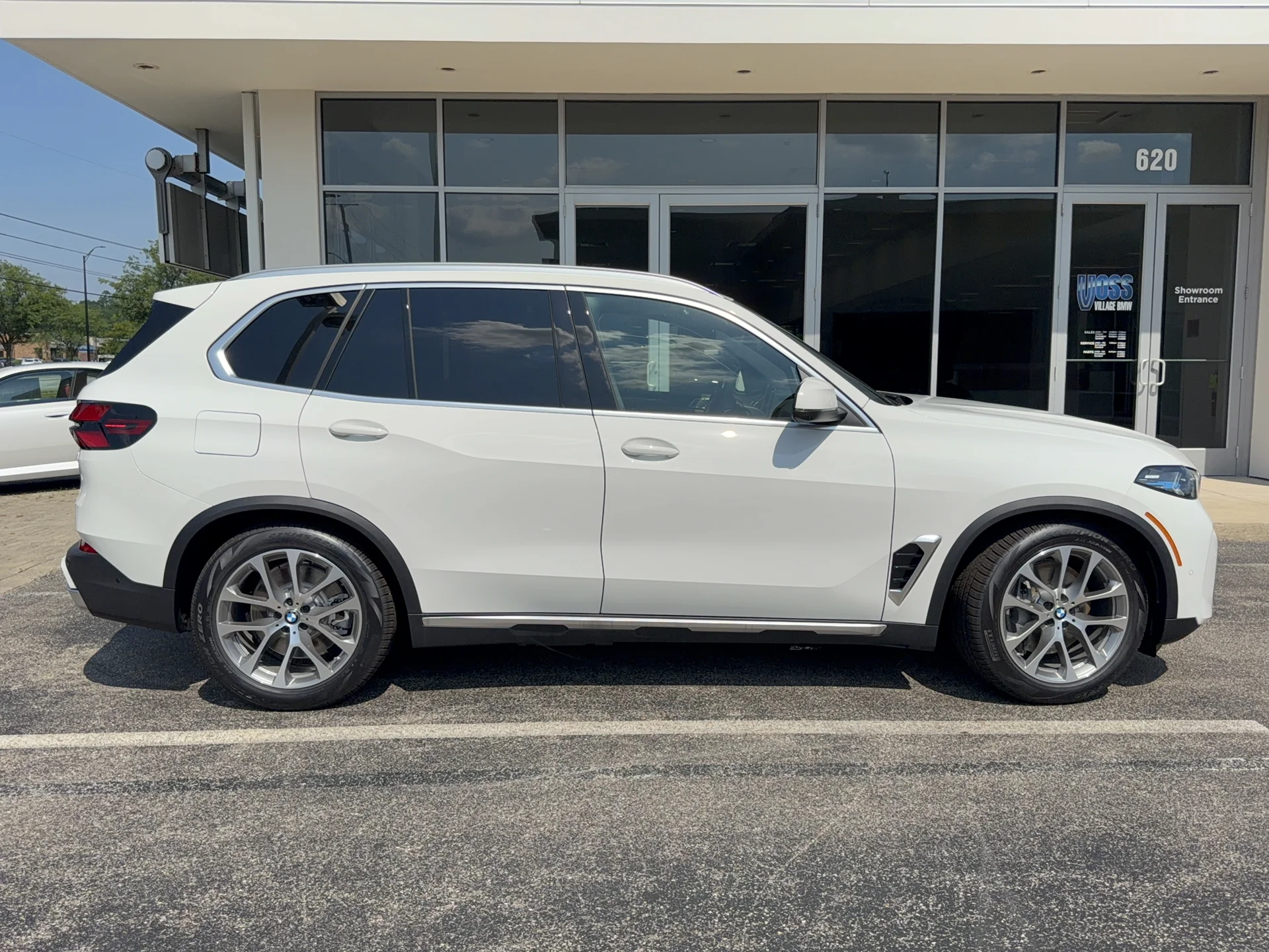 New 2026 Alpine White BMW xDrive50e image 2