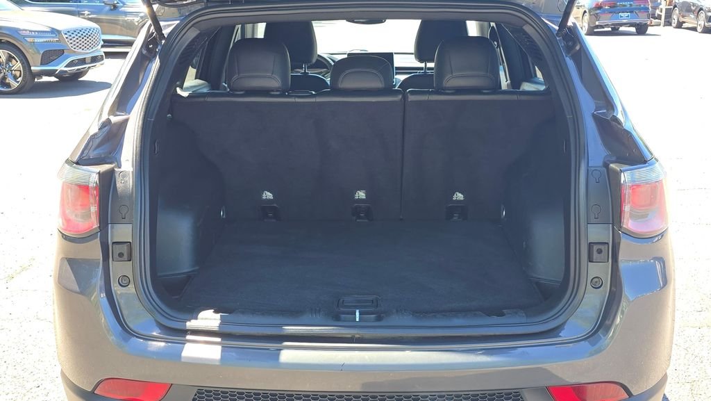 Used 2024 Baltic Gray Metallic Clearcoat Jeep Latitude image 14