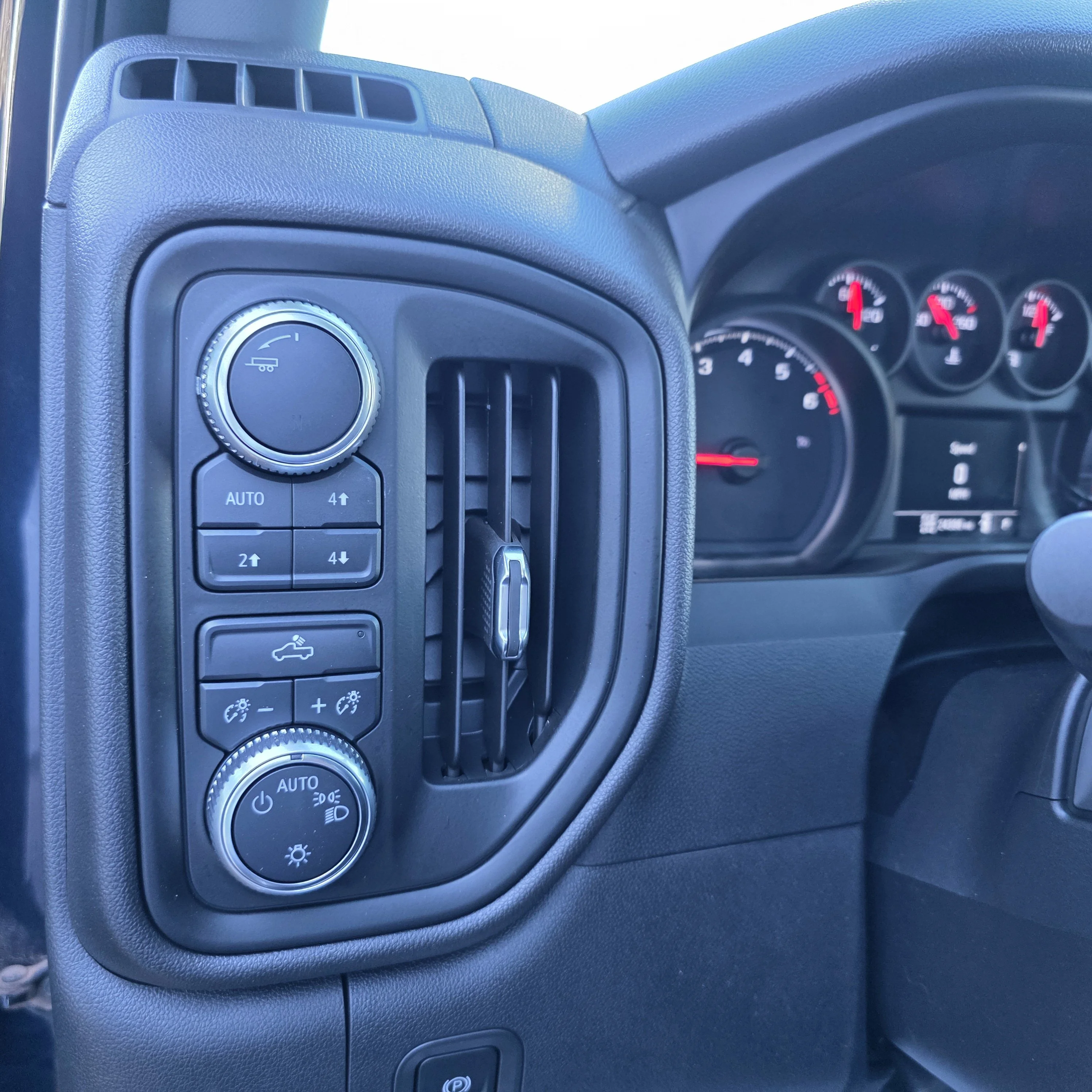 Used 2020 PACIFIC BLUE METALLIC GMC 4WD Regular Cab Long Box image 10