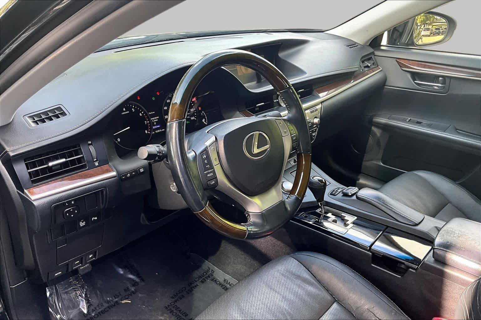 Used 2015 Obsidian Lexus  image 18