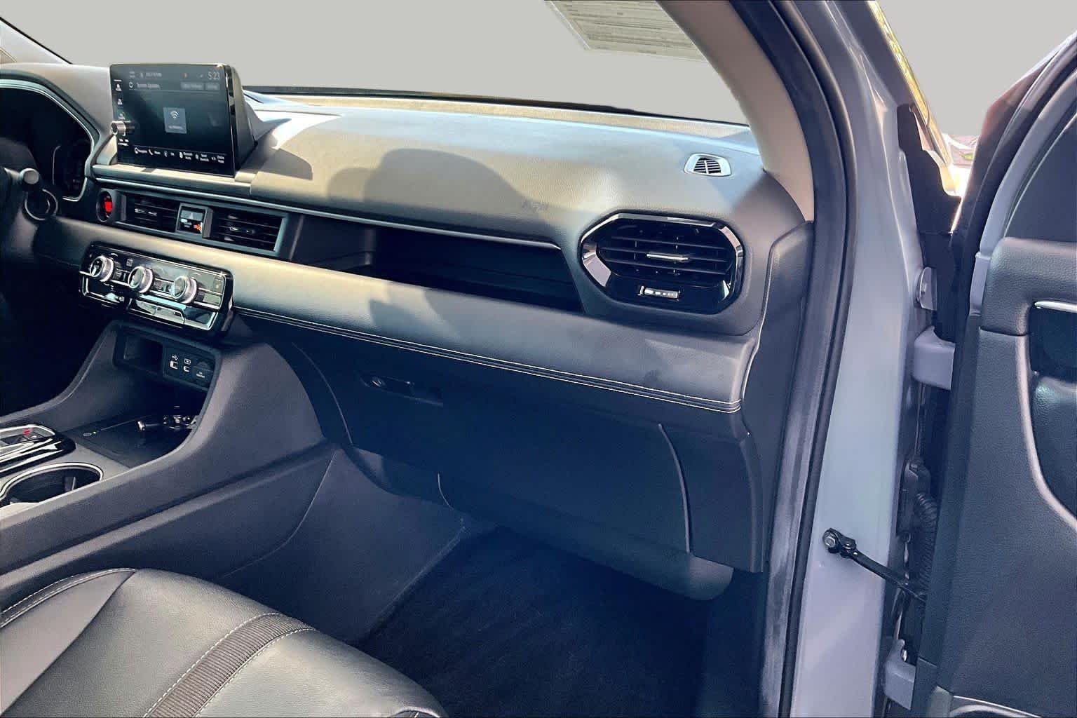 Used 2025 Sonic Gray Pearl Honda Touring image 19
