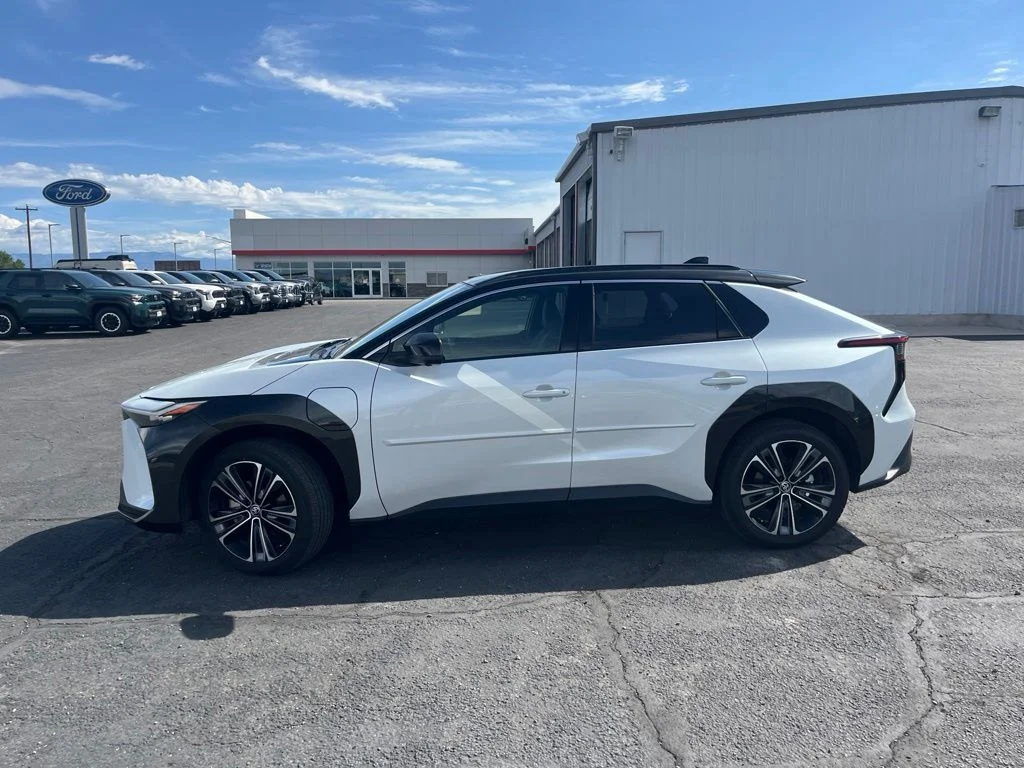 Certified Used 2023 Pearl Toyota Limited image 3