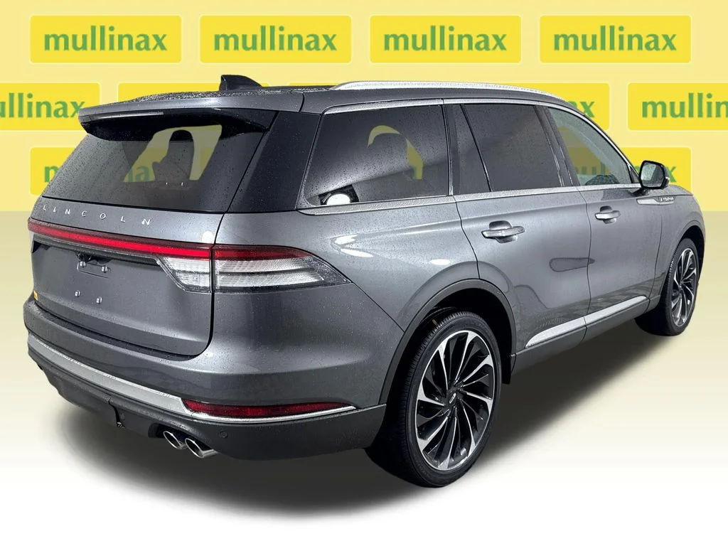 Used 2025 Gray Lincoln Reserve image 4
