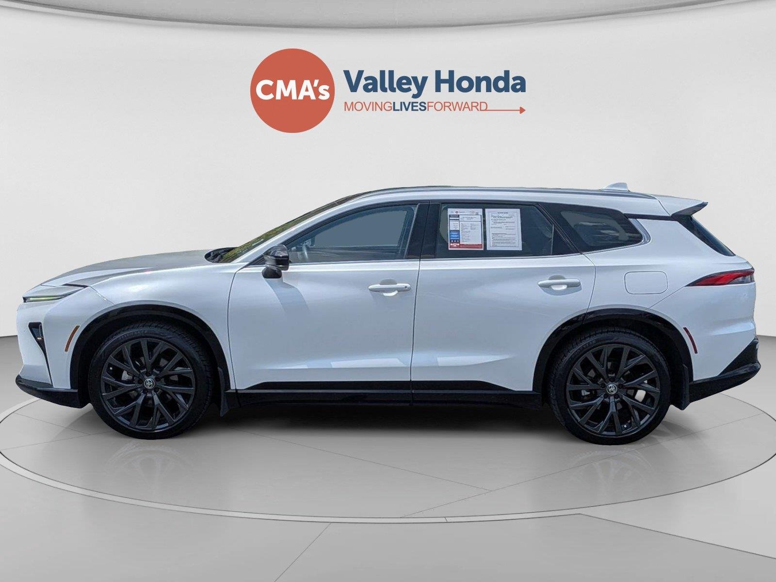 Used 2025 Oxygen White Toyota Limited image 2