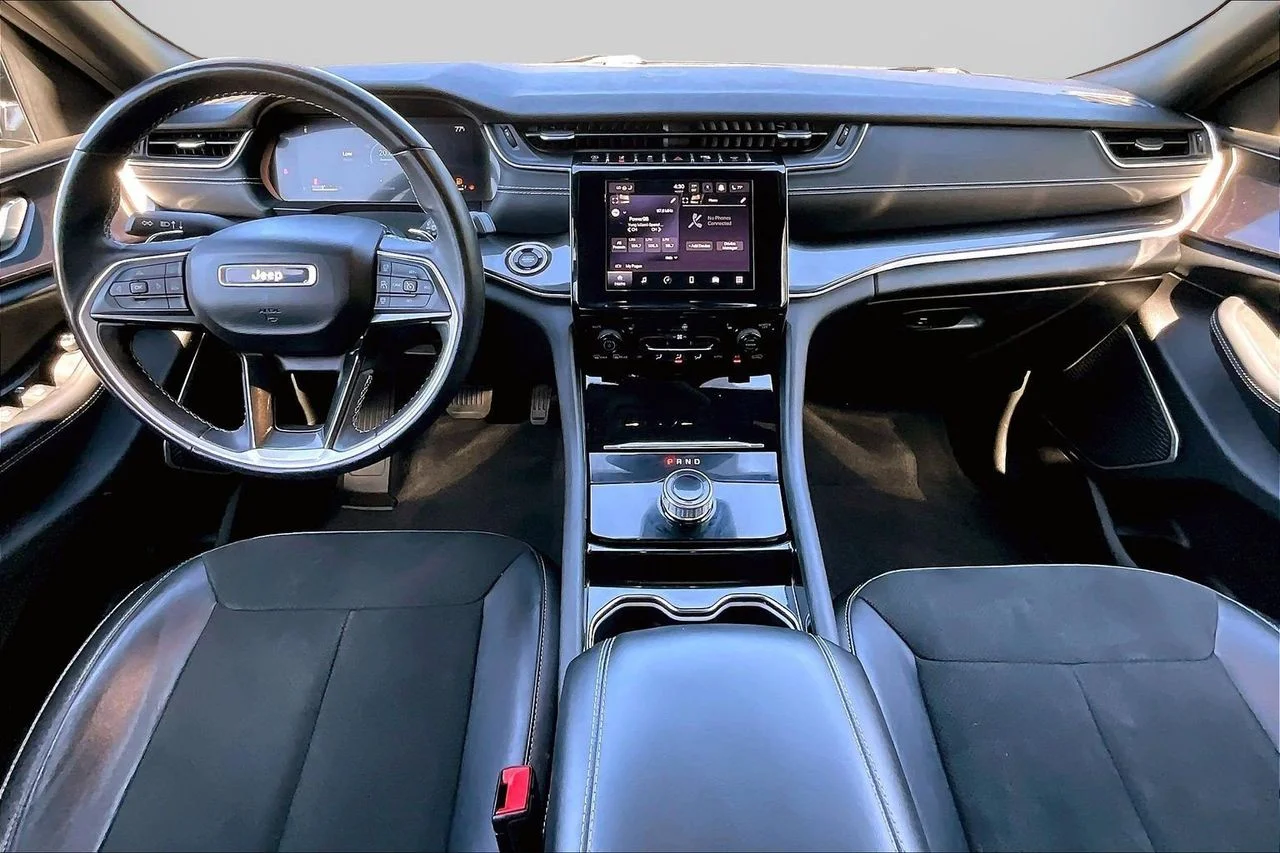 Used 2021 Gray Jeep Altitude image 14