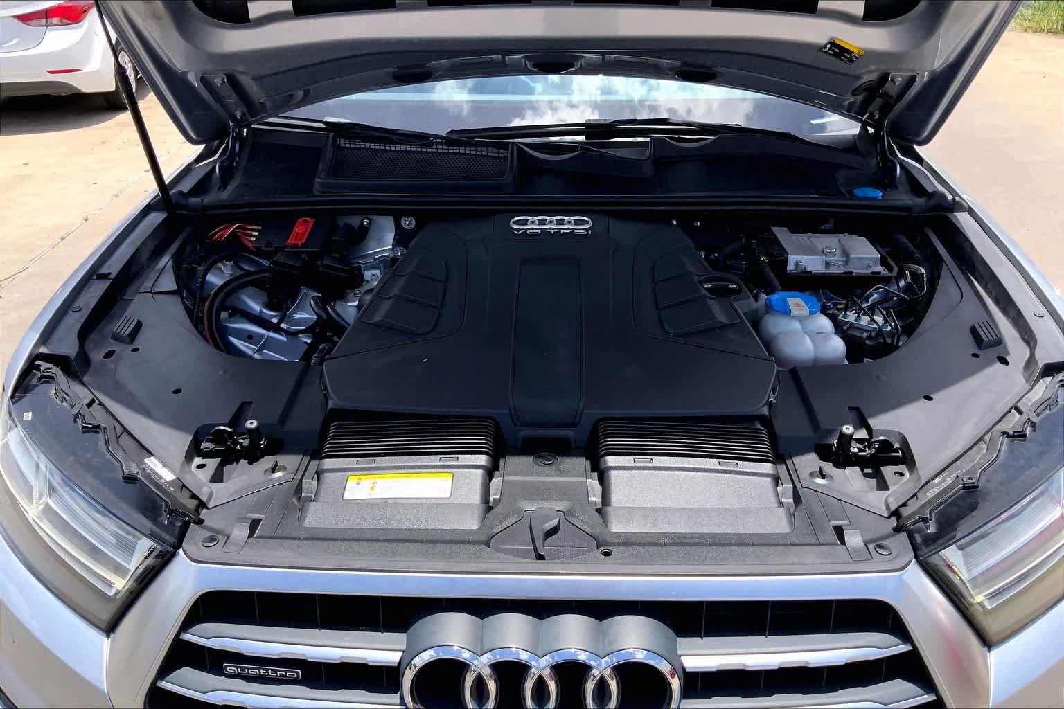 Used 2017 Florett Silver Metallic Audi Premium Plus image 32