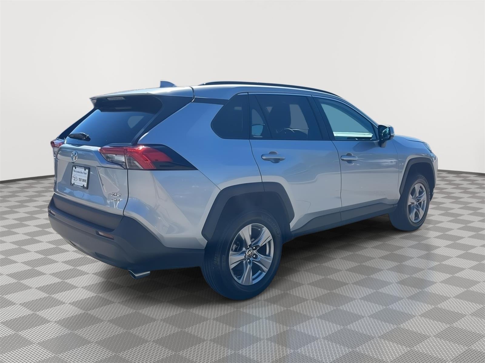 2025 Toyota RAV4 XLE - Photo 5