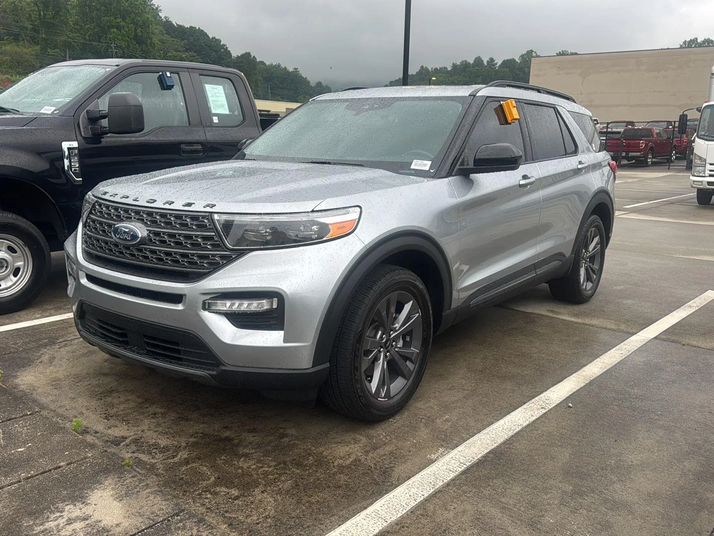 2023 Ford Explorer XLT 4WD's photo