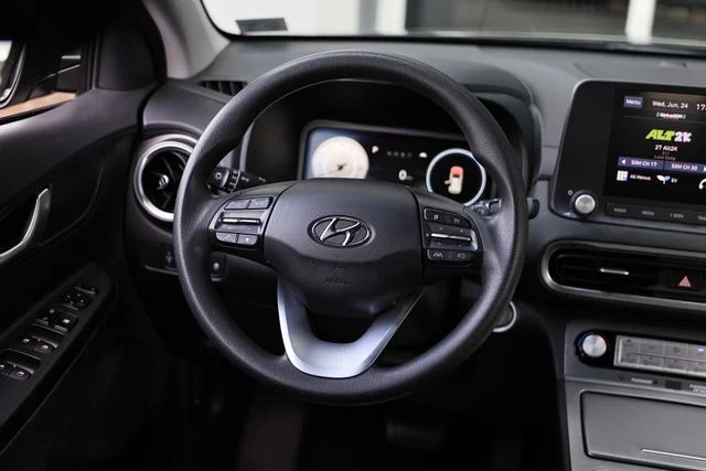 Used 2023 Ultra Black Hyundai SE image 28