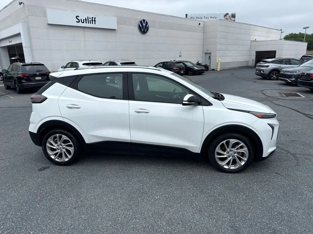 Used 2022 Summit White Chevrolet LT image 33