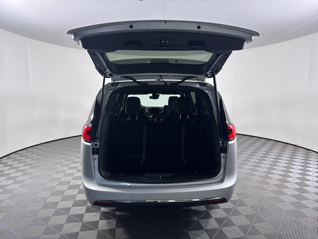 2026 Chrysler Pacifica Select - Photo 31