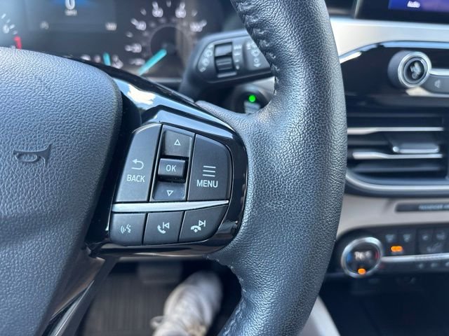 Used 2021 Gold Ford SE image 19