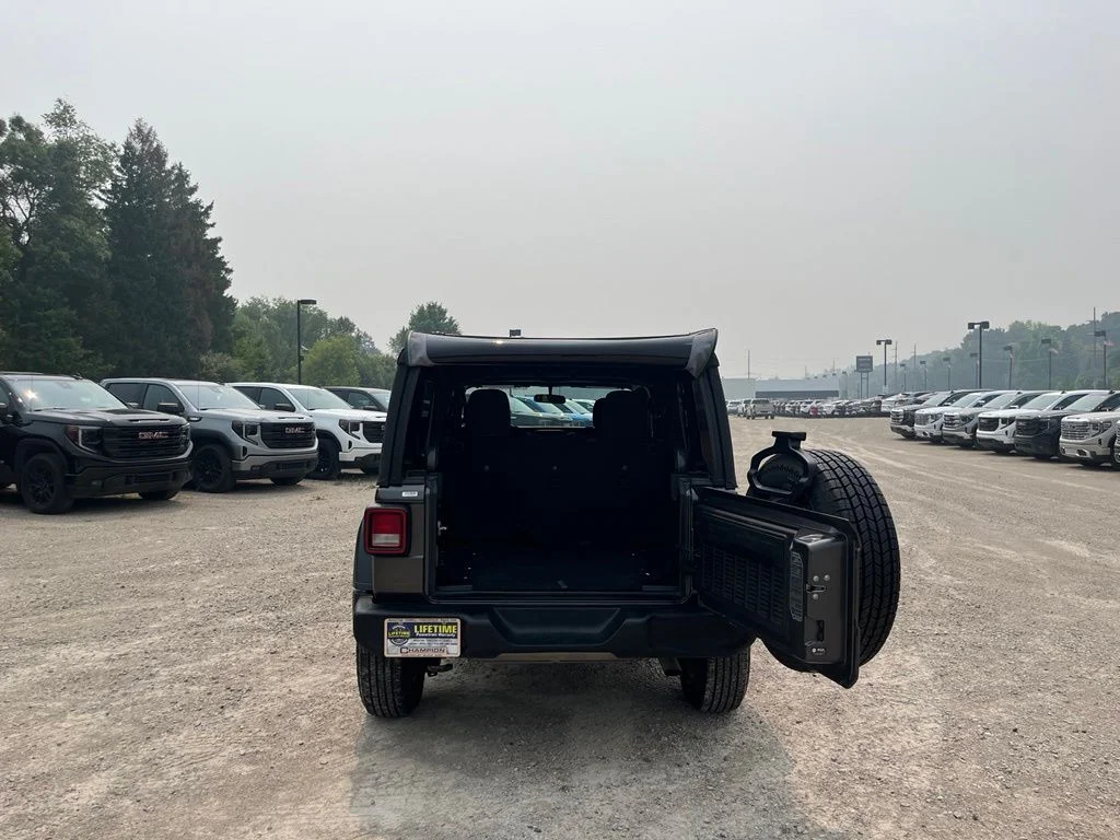 Used 2023 Granite Jeep Sport S image 10