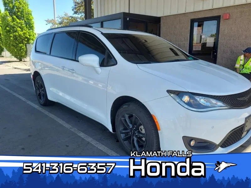 2020 Chrysler Pacifica 3.6 AWD LAUNCH EDITION AUTO 4WD's photo