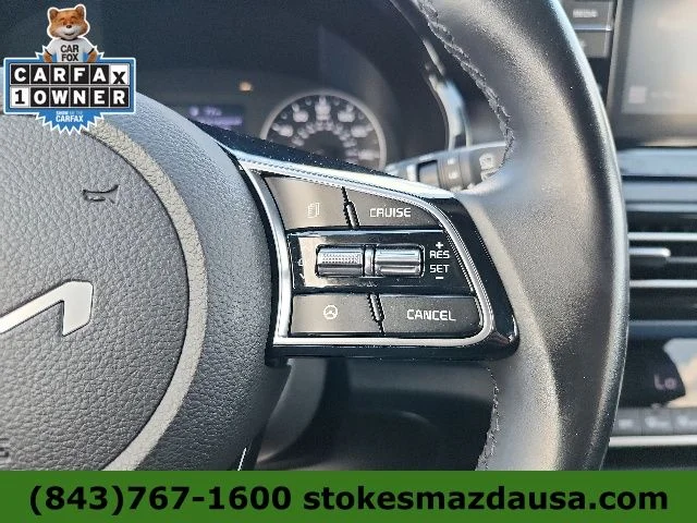 Used 2023 White Kia S image 3