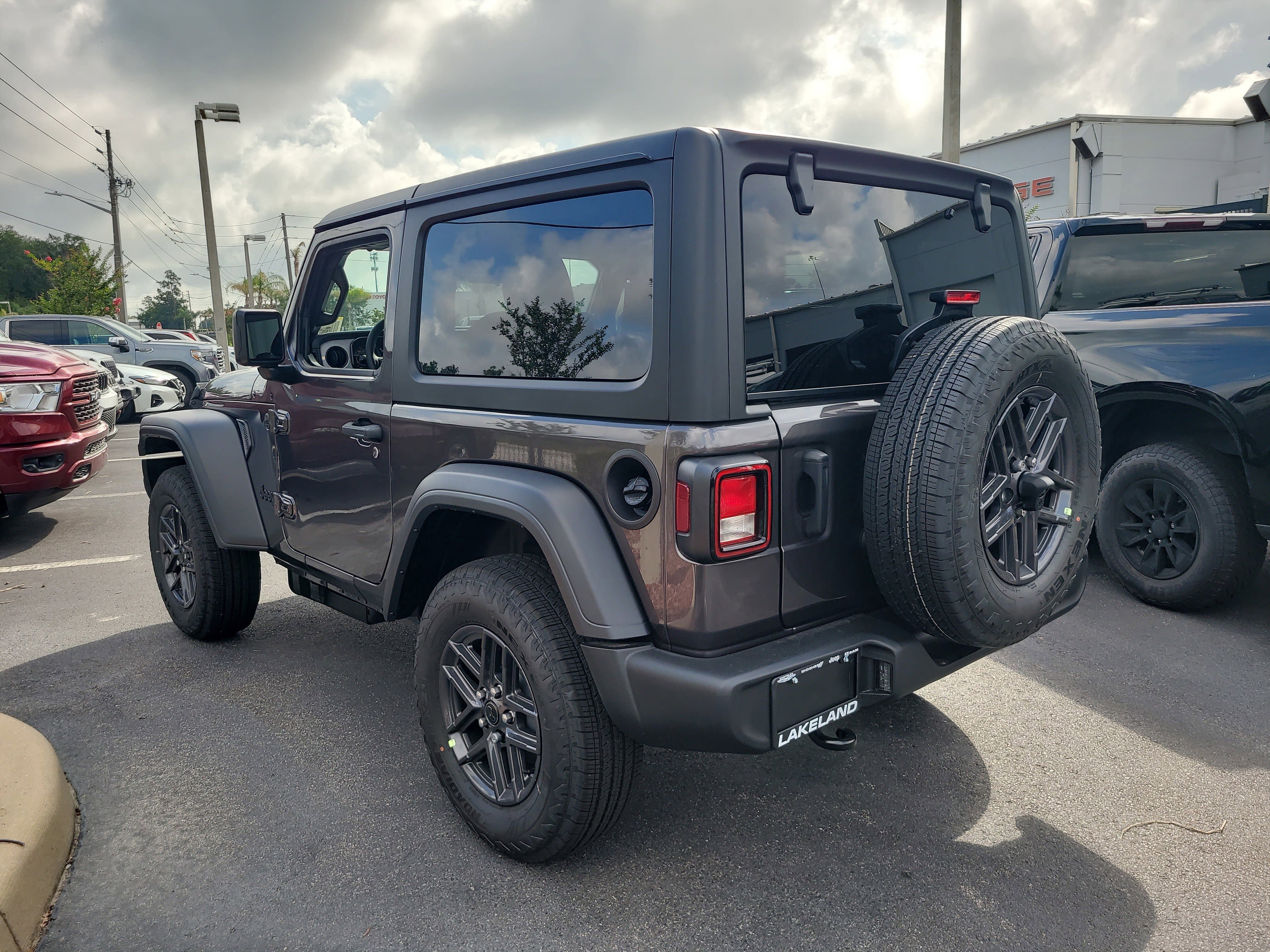 New 2026 Granite Crystal Metallic Clear-Coat Exterior Paint Jeep Sport S image 8