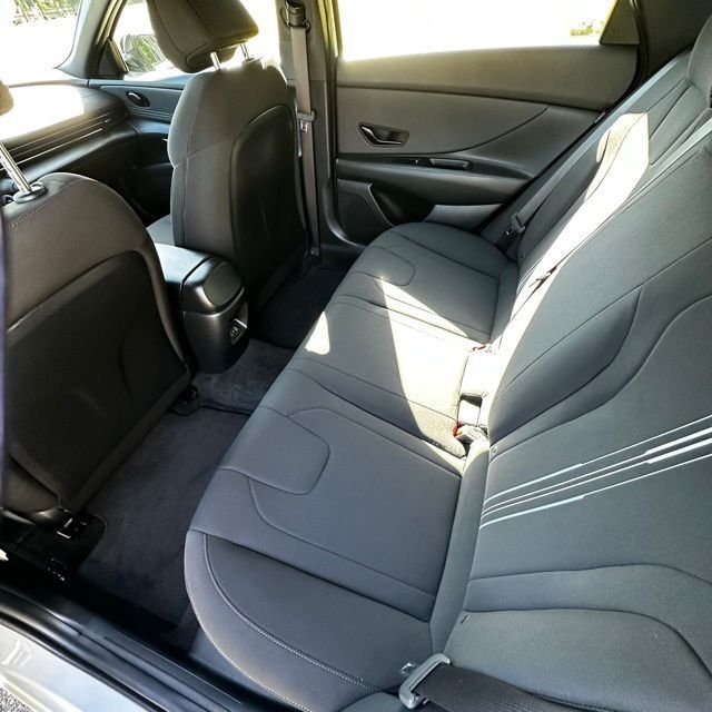 2025 Hyundai Elantra SEL - Photo 14