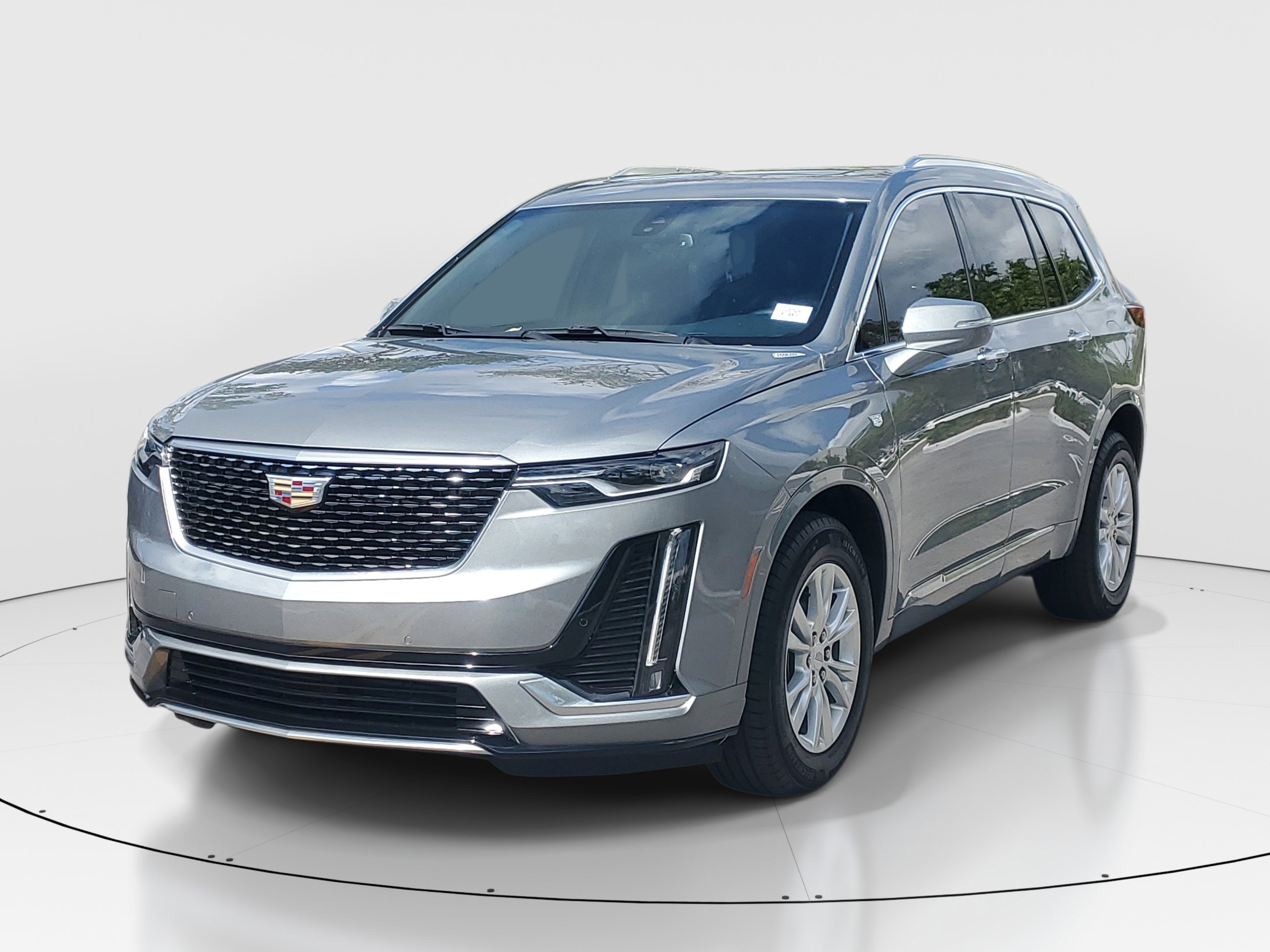 Used 2023 Argent Silver Metallic Cadillac FWD Luxury image 3