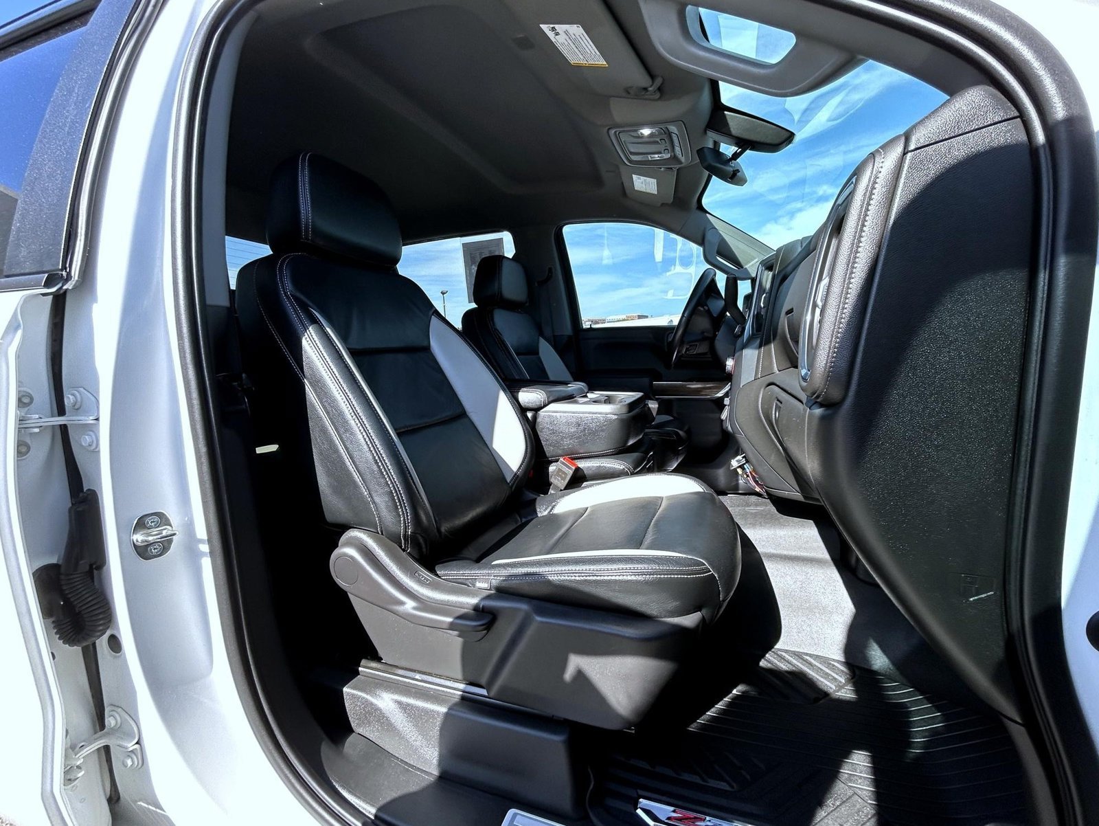 2020 Chevrolet Silverado 1500 RST - Photo 16