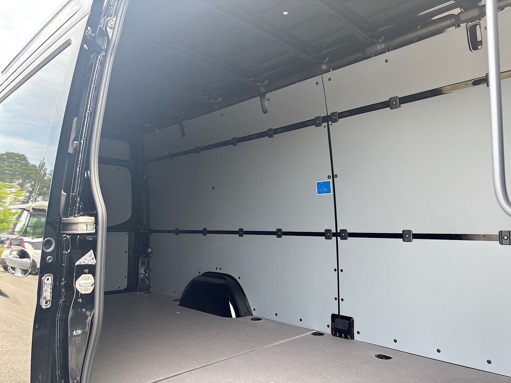 New 2026  Mercedes-Benz Cargo 170 WB image 17