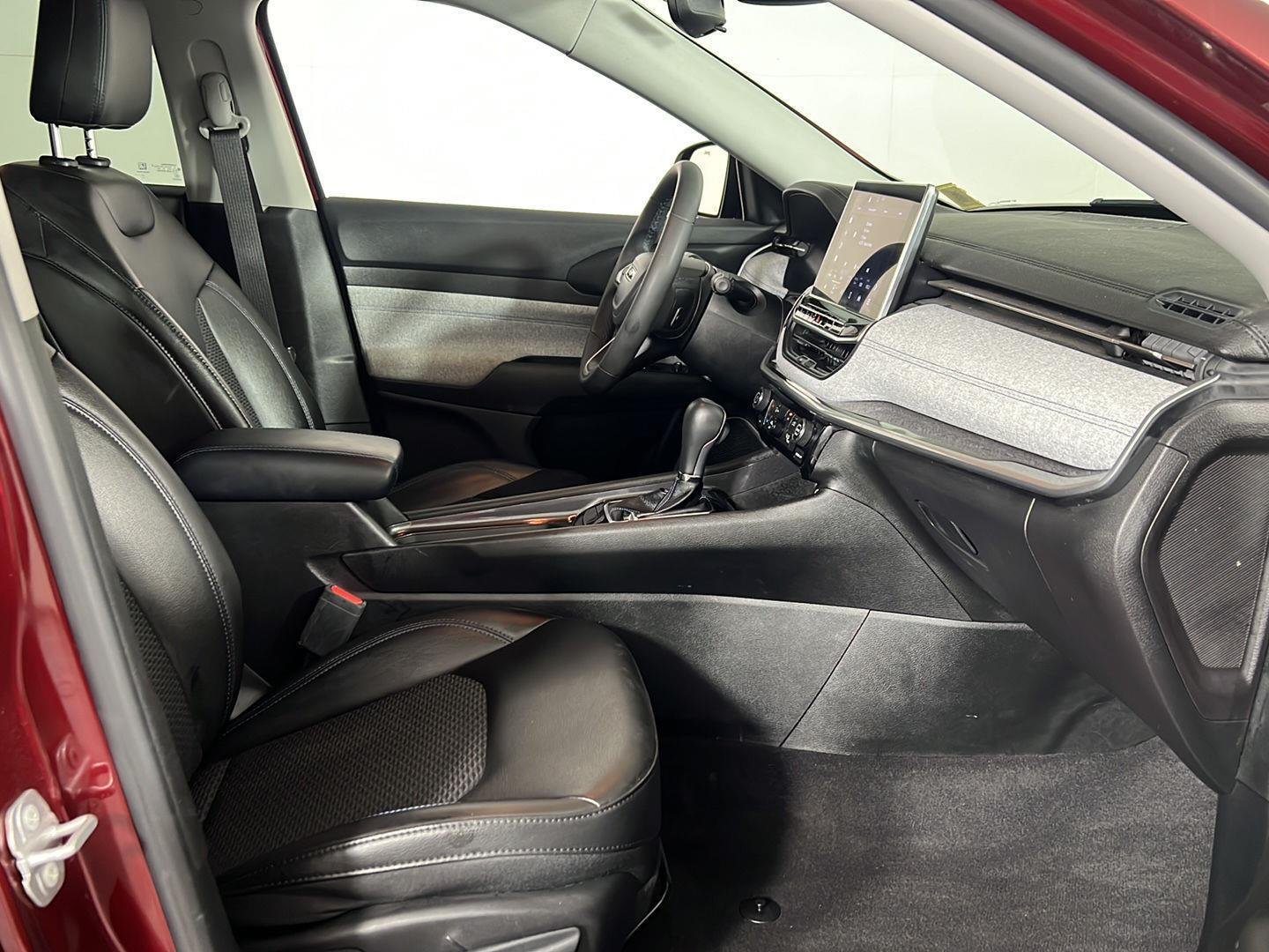 Certified Used 2022 Velvet Red Pearlcoat Jeep Latitude image 14