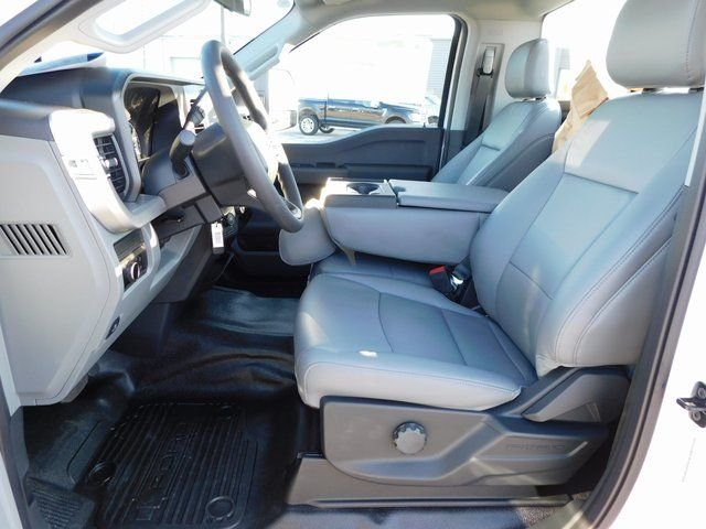 2024 Ford F-350 Super Duty Chassis Cab XL - Photo 41
