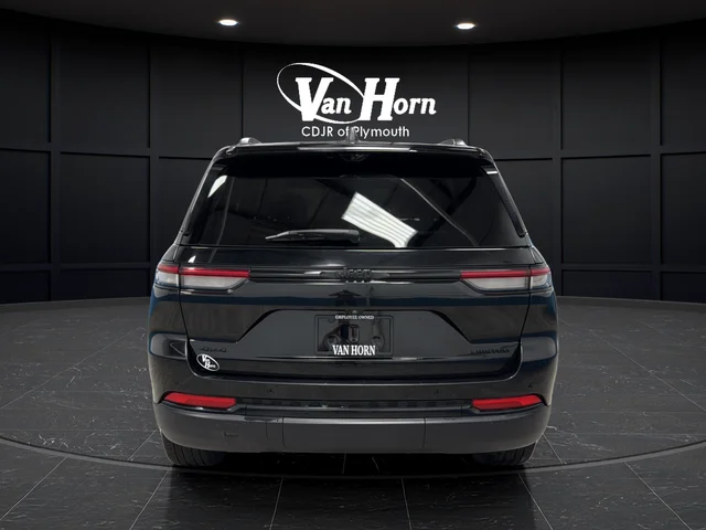 Certified Used 2024 Diamond Black Crystal Pearlcoat Jeep Limited image 6