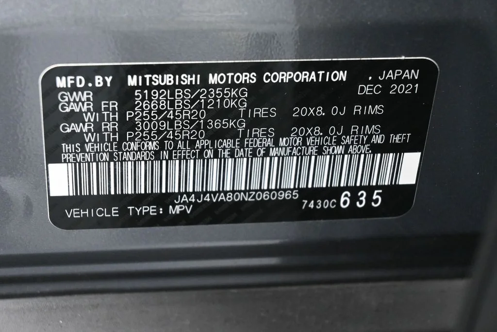Used 2022 Silver Mitsubishi SEL image 15
