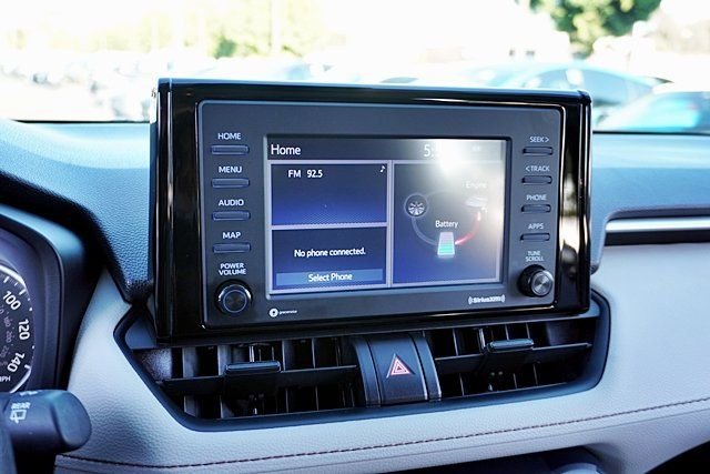 Used 2021 Silver Toyota XLE image 25