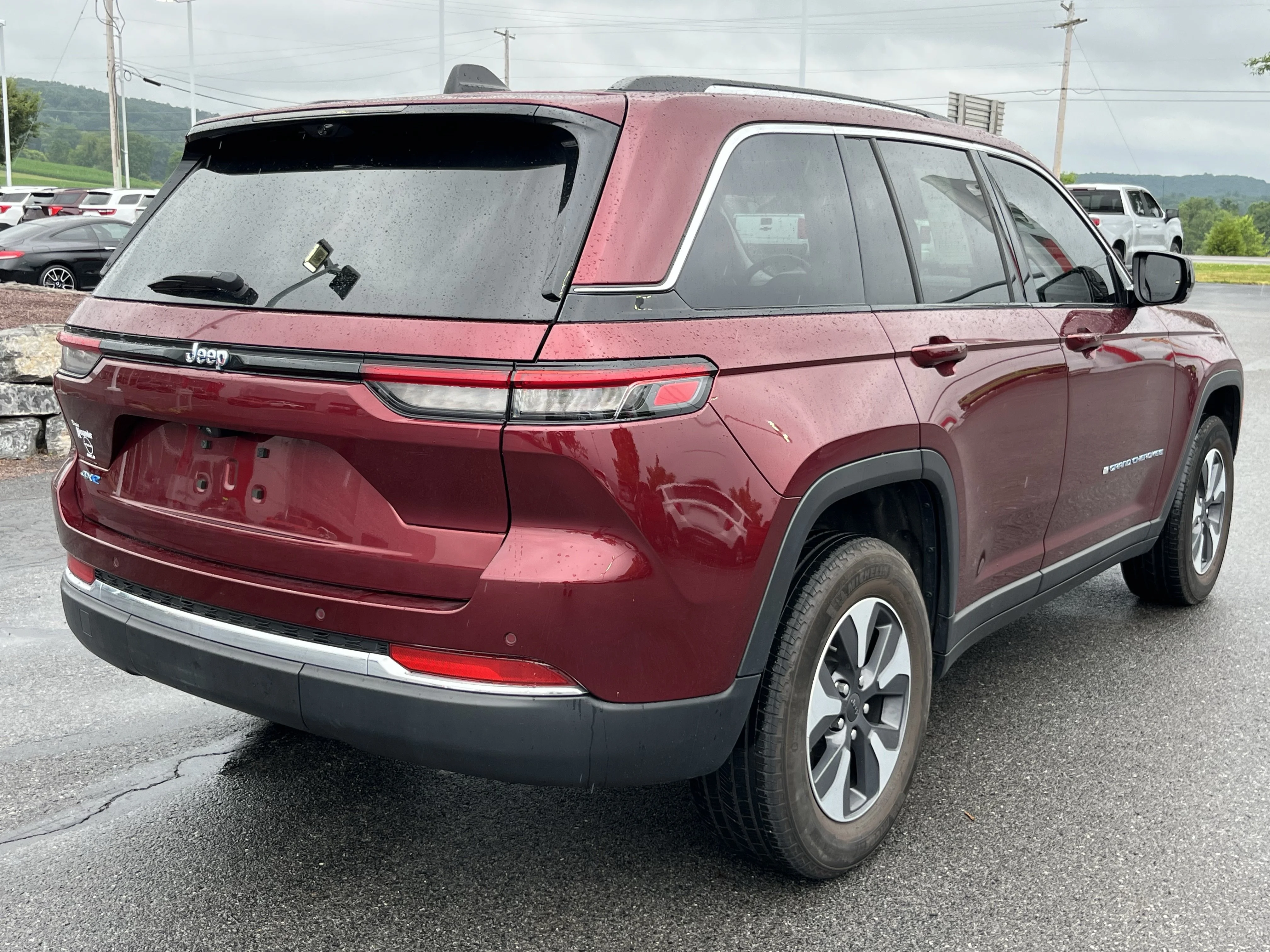 Used 2023 Velvet Jeep 4xe image 5