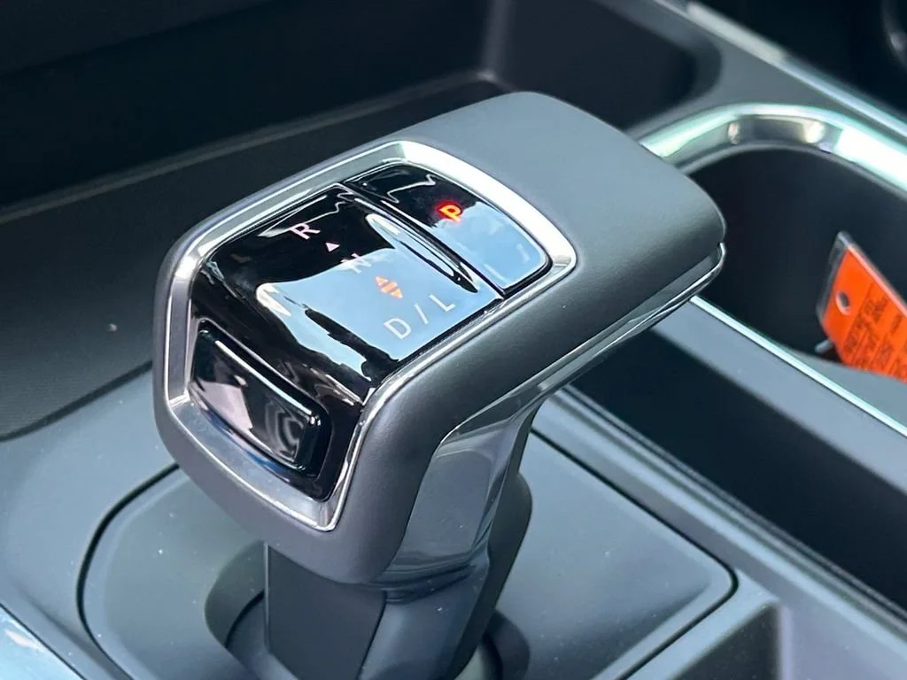 New 2026 Summit White GMC SLT image 32