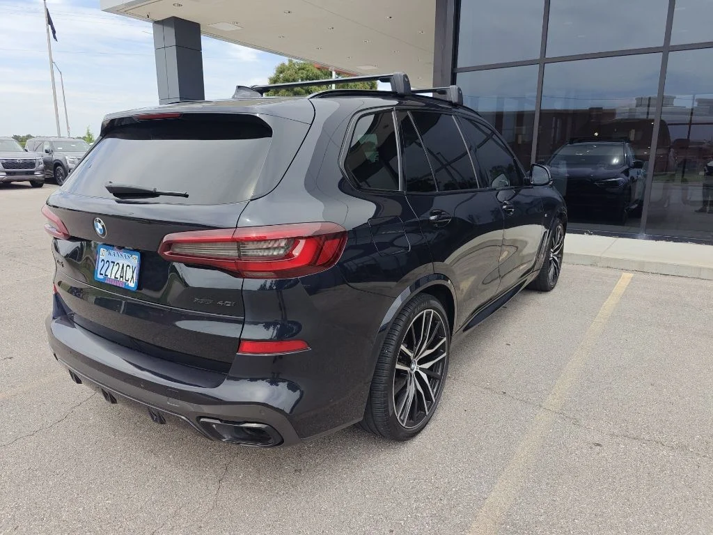 Used 2021 Black BMW xDrive40i image 6
