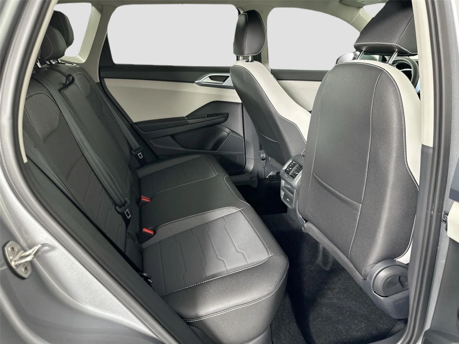 2025 Volkswagen Taos SE - Photo 21