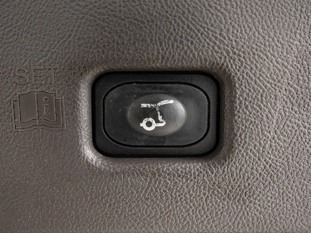 Used 2020 Pristine White Lincoln Reserve image 22