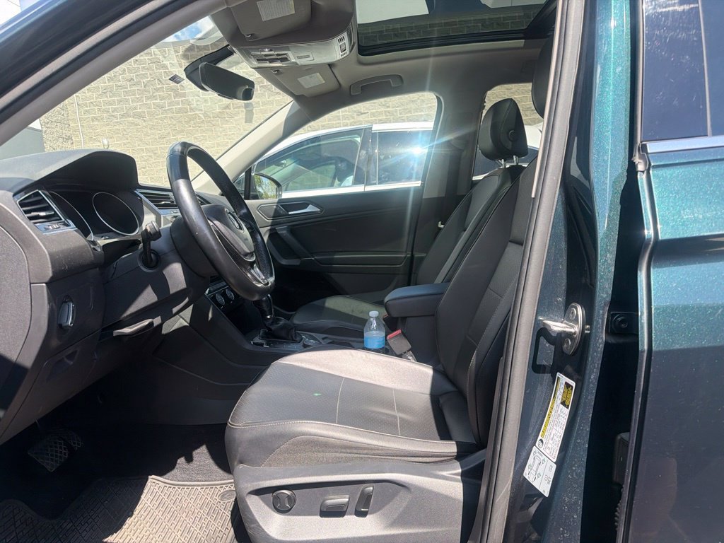 Used 2018 Green Volkswagen 2.0T SEL image 4