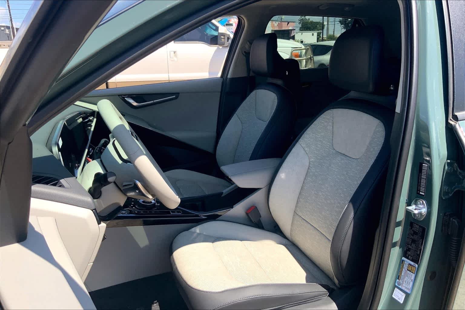 Used 2024 Cityscape Green Kia Wave image 9