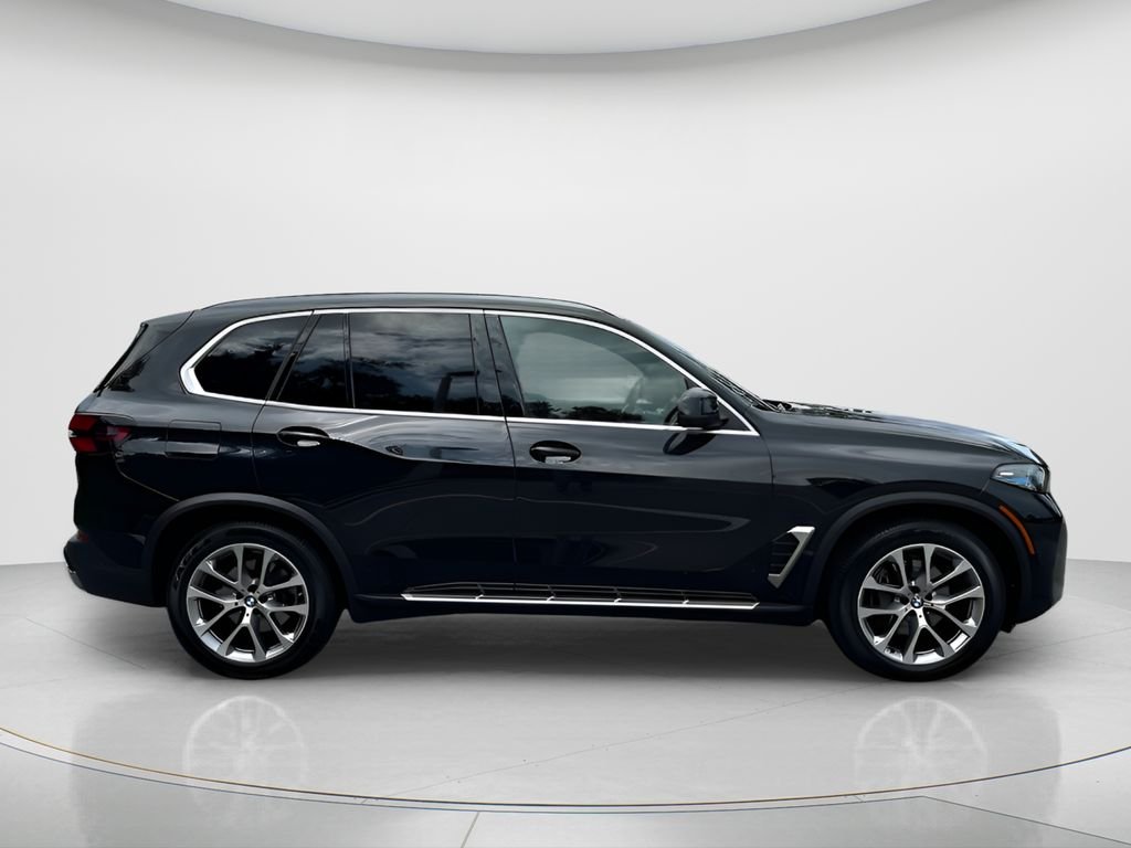 Used 2026 Black Sapphire Metallic BMW xDrive40i image 4