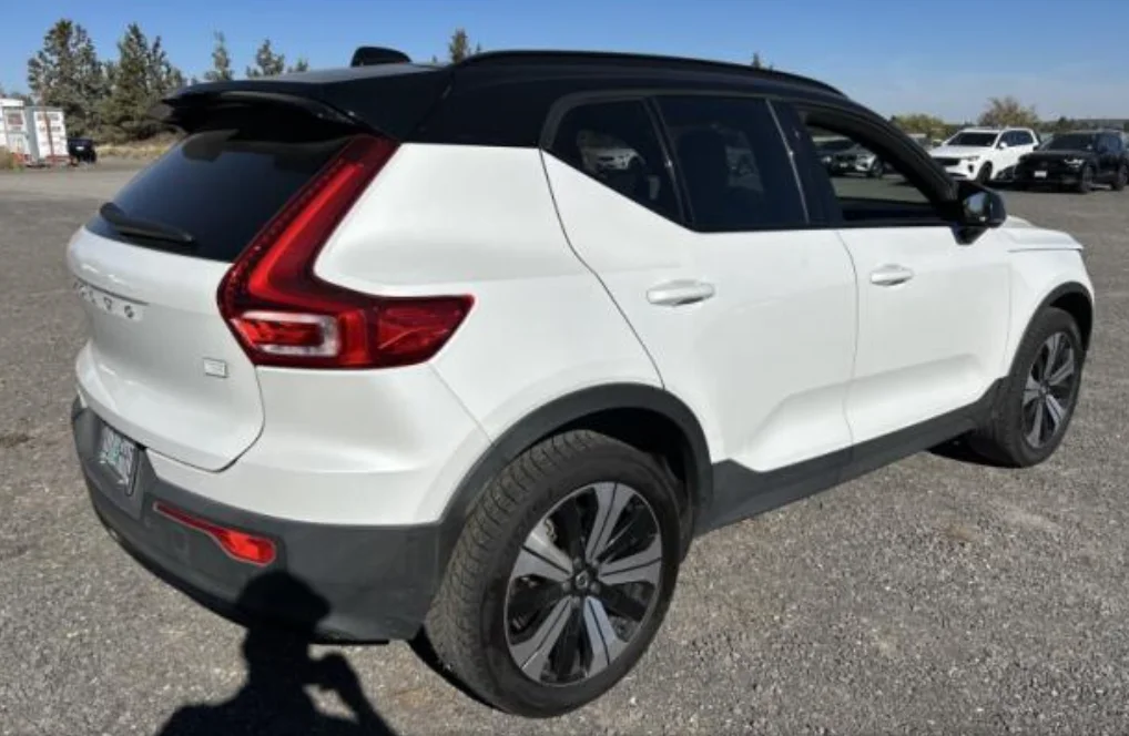 Used 2023 White Volvo Twin Plus image 8