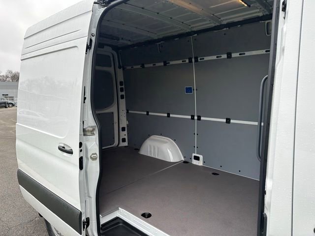 New 2026 Arctic White Mercedes-Benz Cargo 144 WB image 65