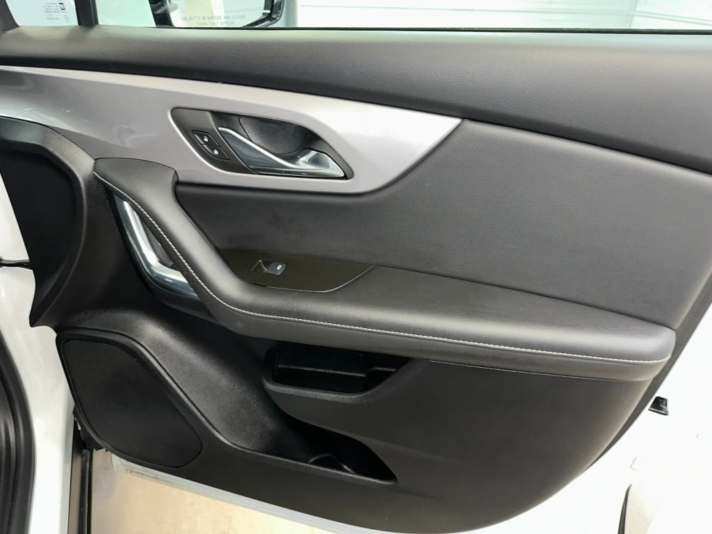 Used 2025 Summit White Chevrolet LT image 30