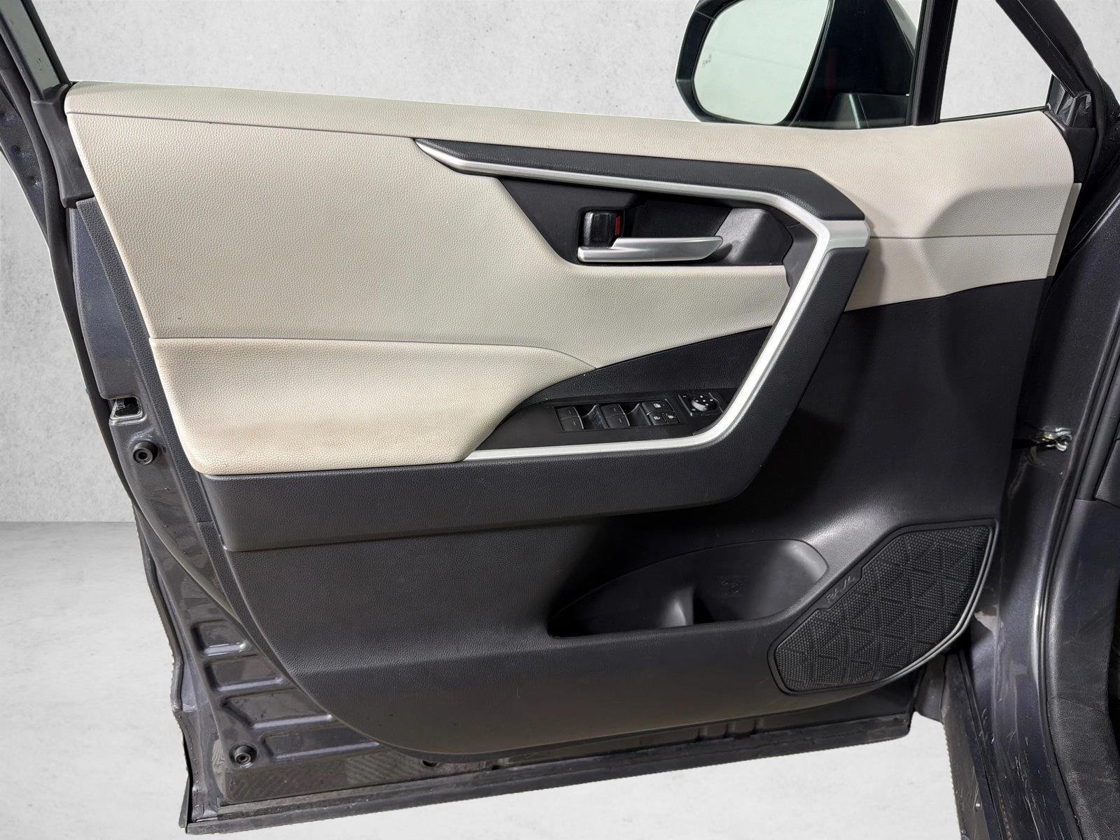 Used 2025 Magnetic Gray Metallic Toyota XLE image 10