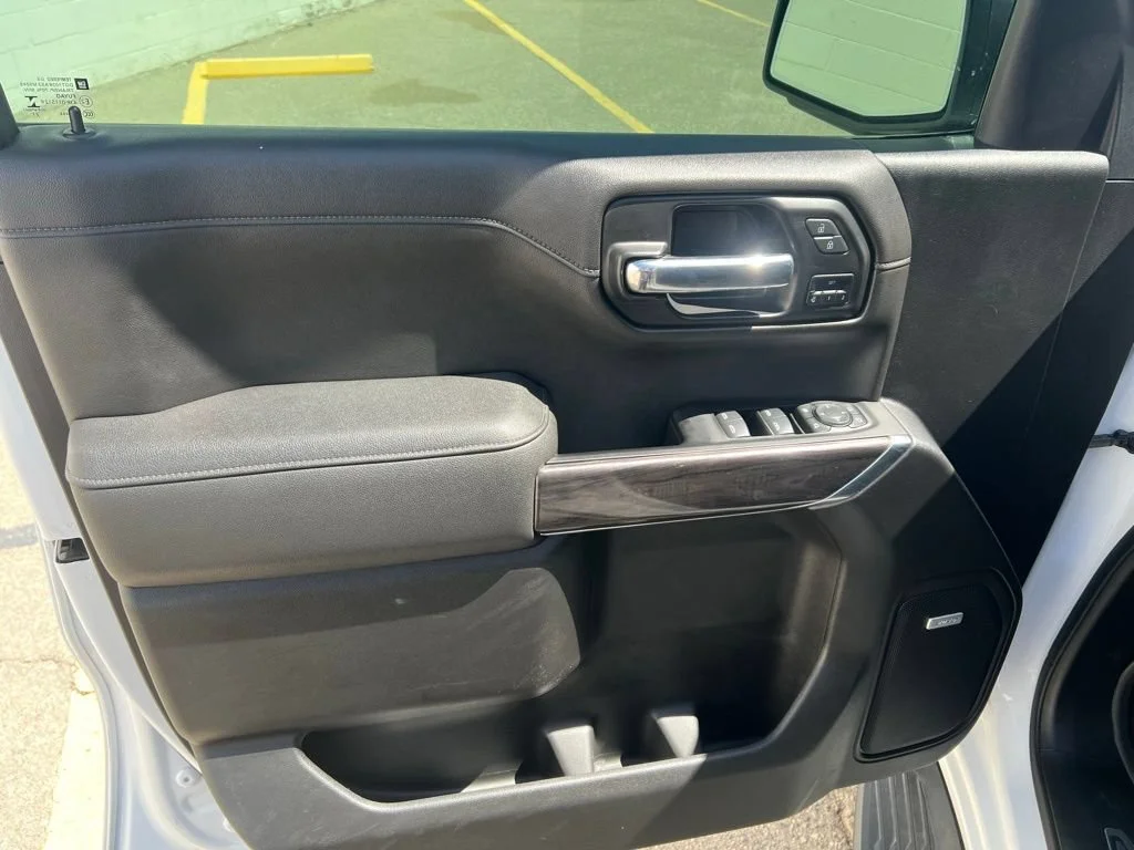 Used 2022 Summit White Chevrolet LTZ image 9