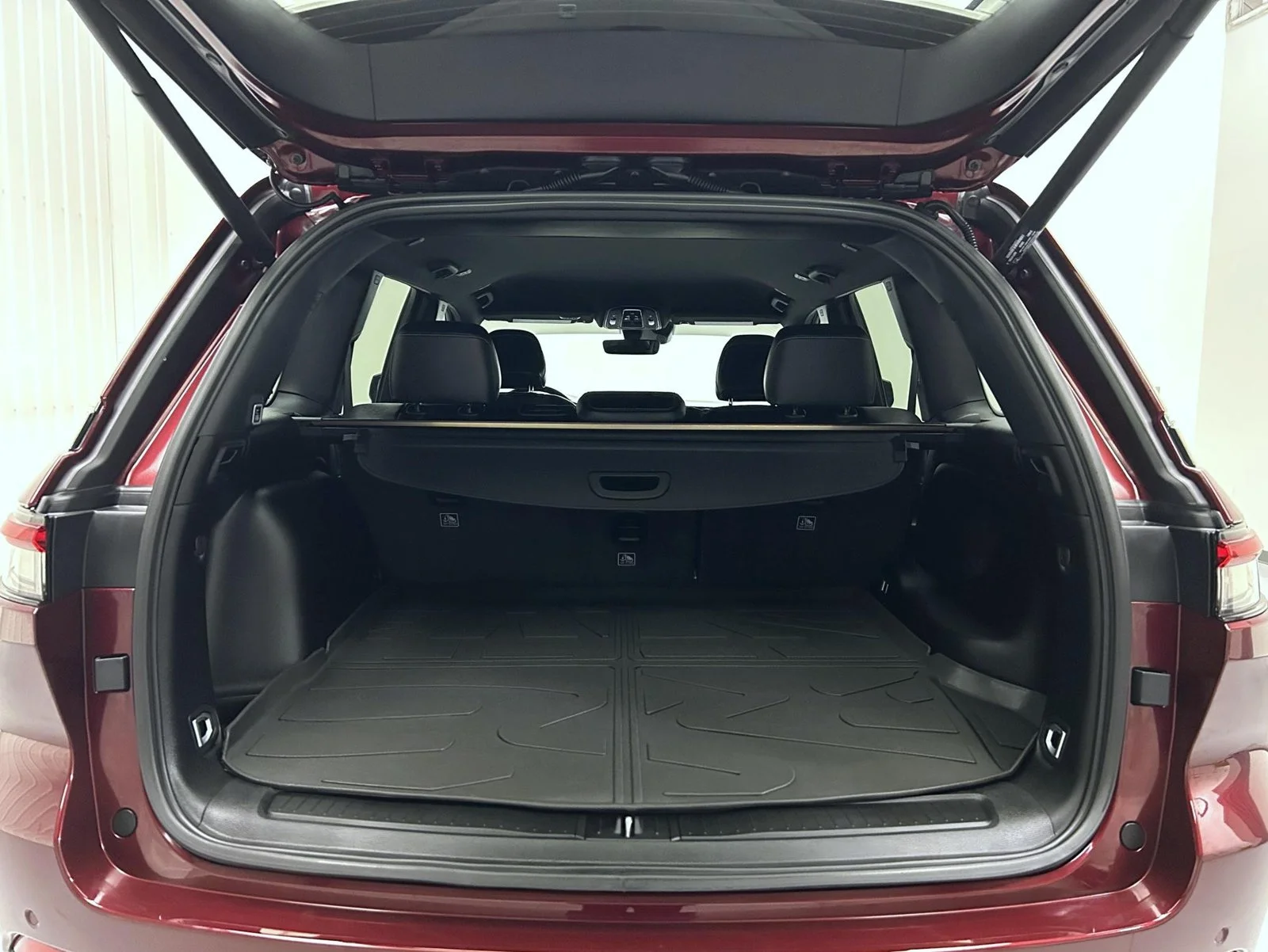 Used 2025 Red Jeep Limited image 21