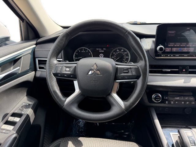 Used 2022  Mitsubishi ES image 13