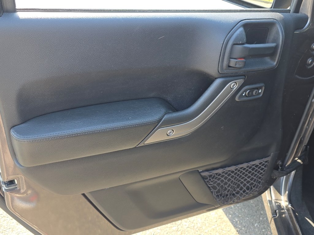 Used 2016 Granite Crystal Metallic Clear Coat Jeep Sport image 25