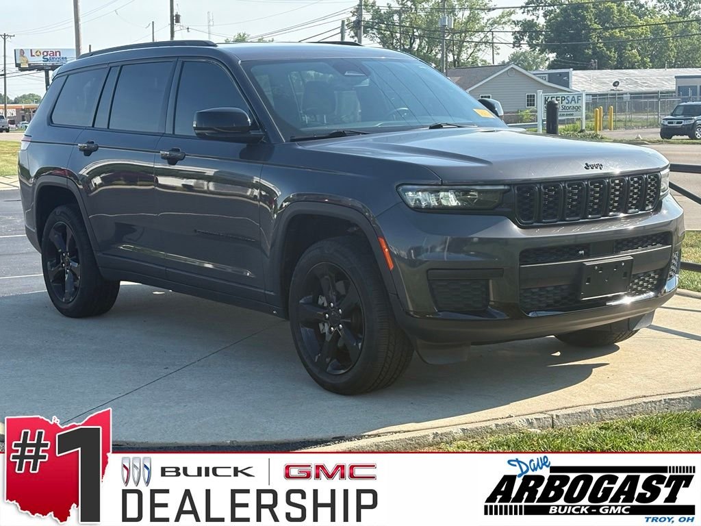 Used 2022 Baltic Gray Metallic Clearcoat Jeep Altitude image 1