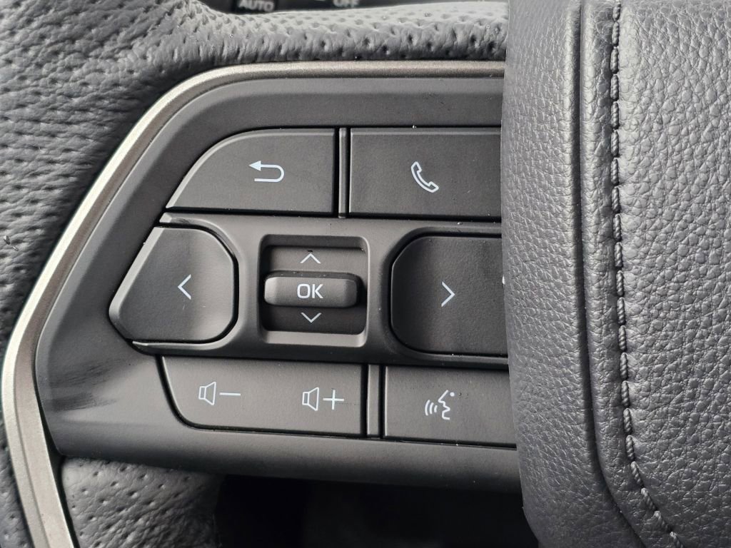 2025 Toyota Tacoma TRD Sport - Photo 14